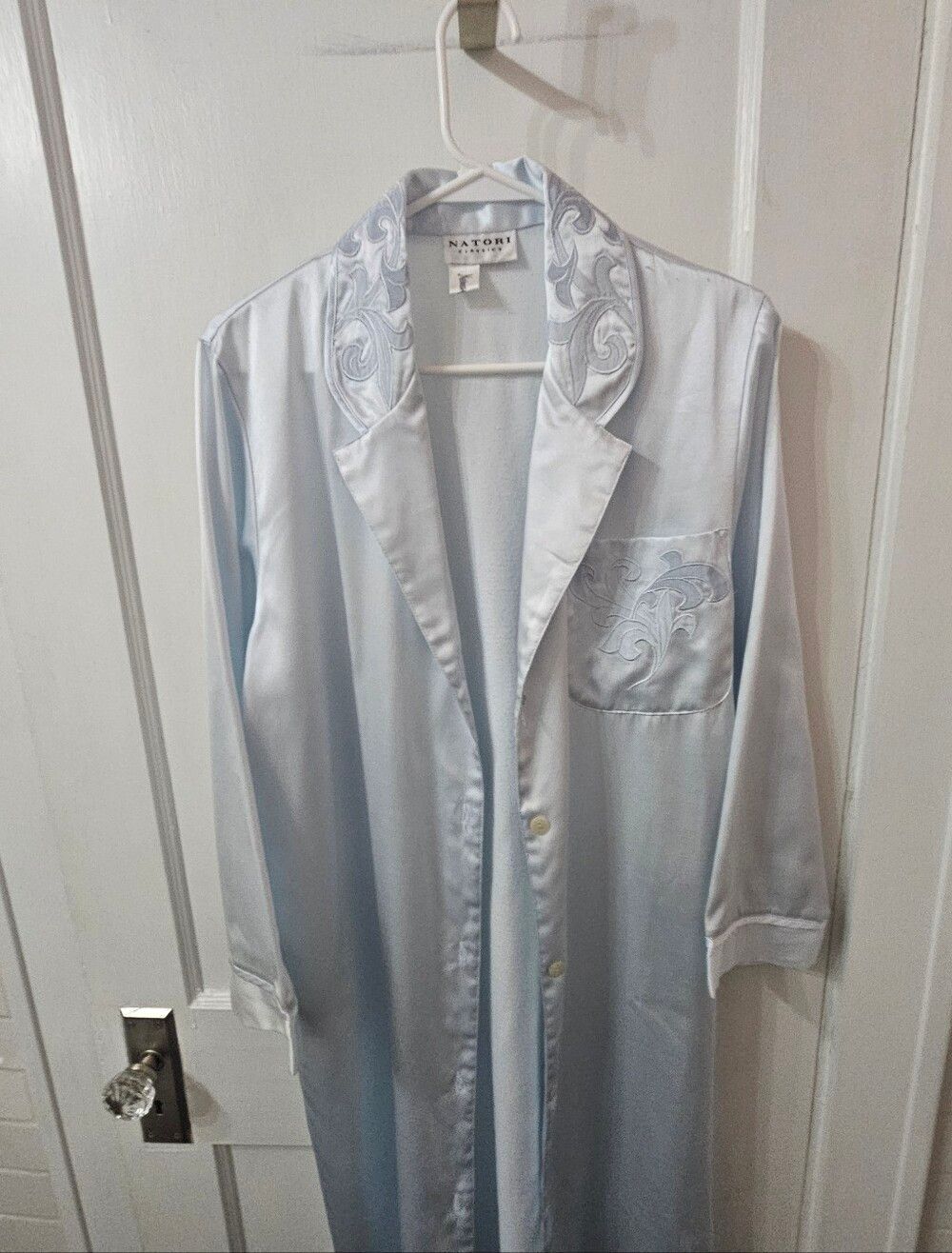Natori Classics Button Down Sleep Shirt, Great Condition, Fits Sz Med - Picture 3 of 4